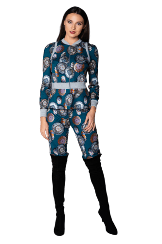Hanna Bieńkowska kolekcja casual komplety na co dzień - elegancka i wyjątkowy komplet damski, bluzka z długim rękawem zapinana na suwak z przodu ze spodniami bermudy, dzianina drukowana, design