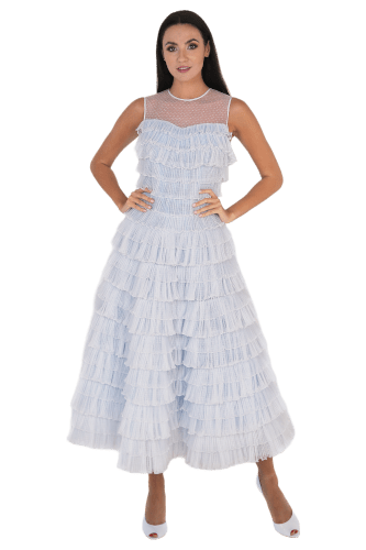 Hanna Bieńkowska kolekcja suknie ślubne - wyjątkowa i elegancka sukienka na wesele 3/4 trapezowa, falbanki, tiul w kropki plisowany, taliowana - biała na błękitnym tle