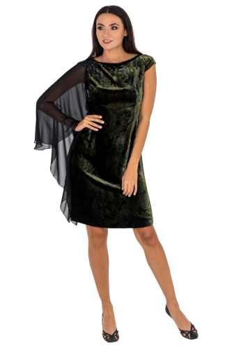 Hanna Bieńkowska kolekcja suknie wieczorowe krótkie - wyjątkowa i elegancka suknia wieczorowa krótka na komunię - ołówkowa, taliowana, dekolt łódka, welur jedwabny, z jednym muślinowym rękawem, dla druhny, mamy panny młodej - ciemno oliwkowy