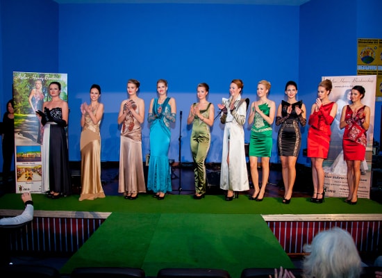 Pokazy kolekcji sukien okazjonalnych szytych na miarę w Pracowni Usług Krawieckich Atelier Mody Hanny Bieńkowskiej - Piaseczno - Warszawa